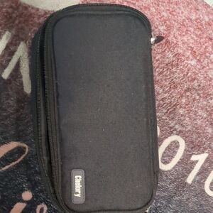 Chelory Bllack Travel Pouch